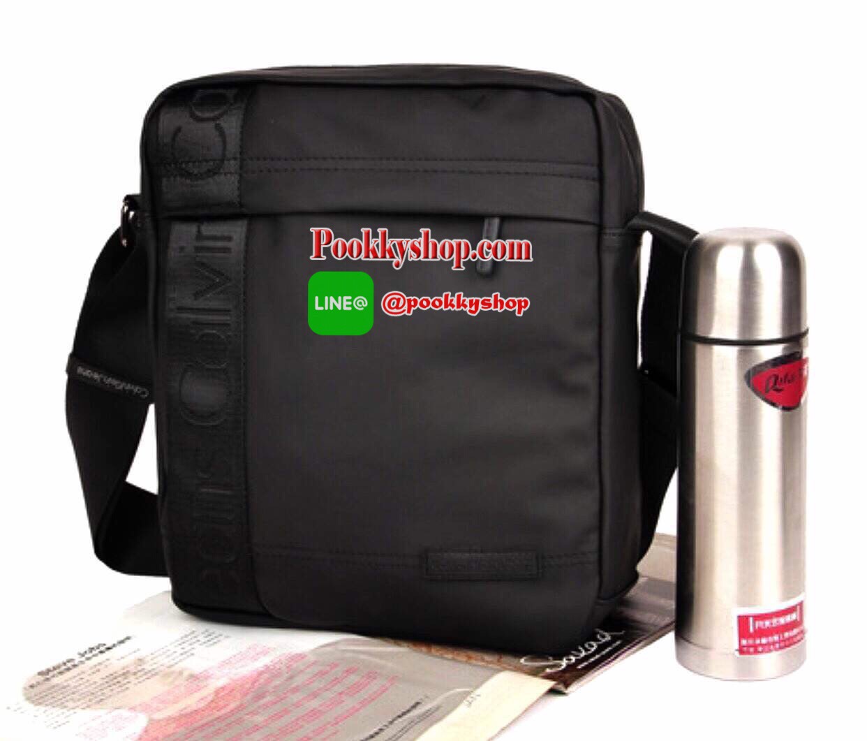 Restock! "CALVIN KLEIN" JEANS CROSSBODY BAG (Size L) กระเป๋าสะพายรุ่น Limited Edition จาก Calvin Klein Jeans วัสดุ Nylon + Polyester 100% คุณภาพดีเนื้อนิ่มน้ำหนักเบา กันน้ำ ด้านหน้ามีโลโก้ Calvin Klein Jeans พร้อมช่องซิป1ช่อง เปิดปิดด้วยซิปสะดวก