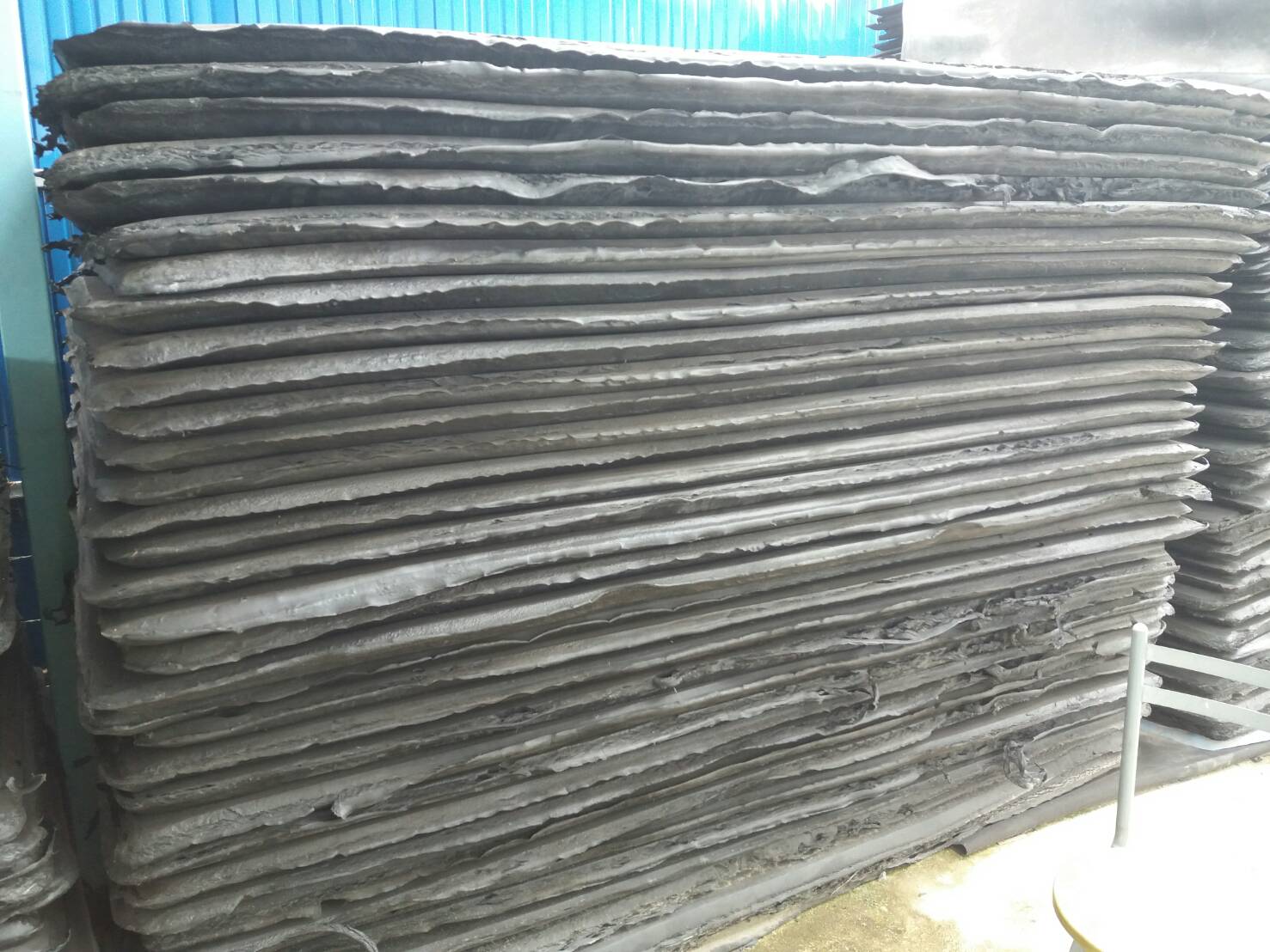 แผ่นยางกันกระแทกสีดำ ขนาด 130 x 240 ซม. หนา 50 มม.