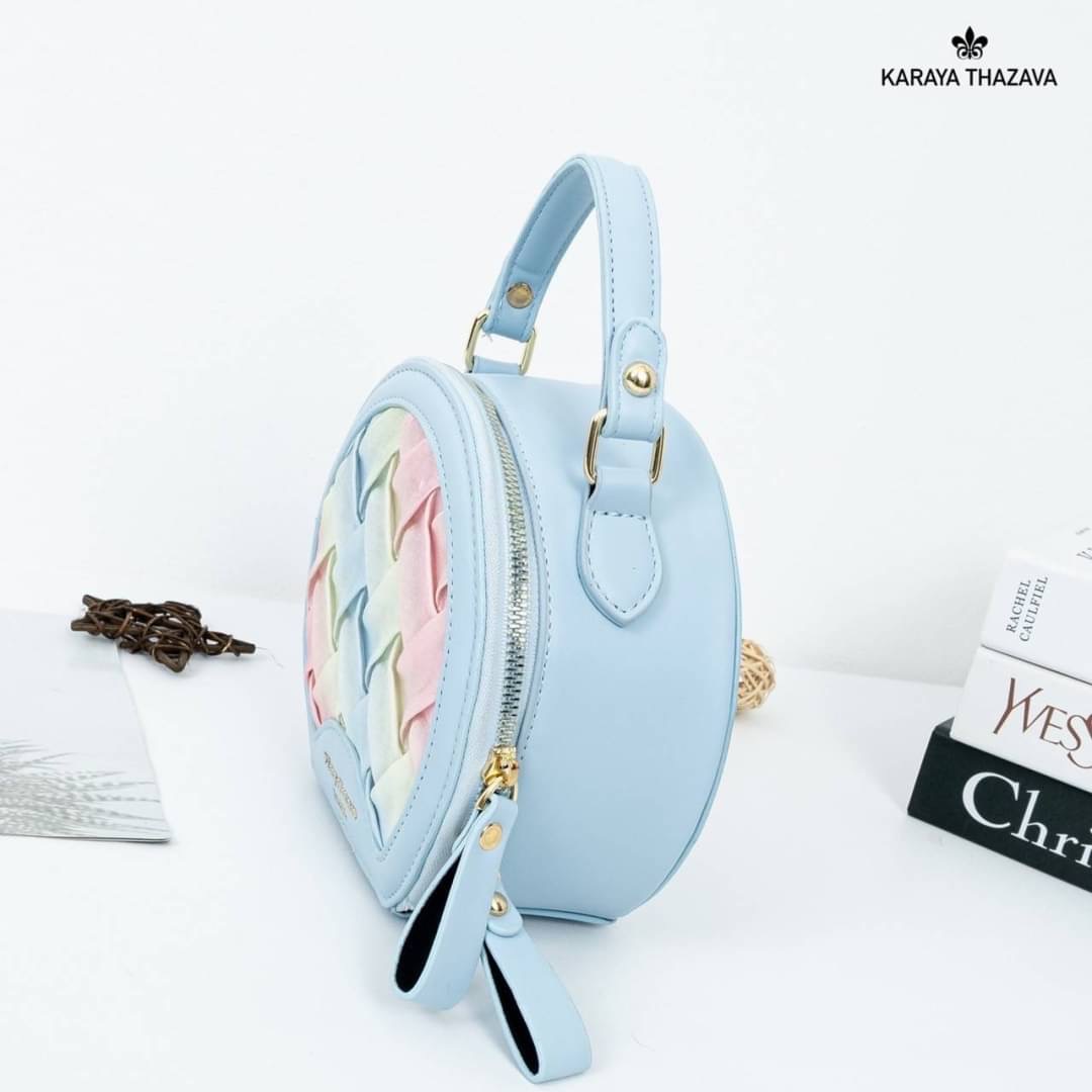 แบรนด์แท้ Karaya ทรงกลมน่ารัก สีสวย มี 2 ช่องใช้งาน ถือได้สะพายข้างได้ งานขายดีคะ ทรงสวยขนาดกำลังน่ารัก