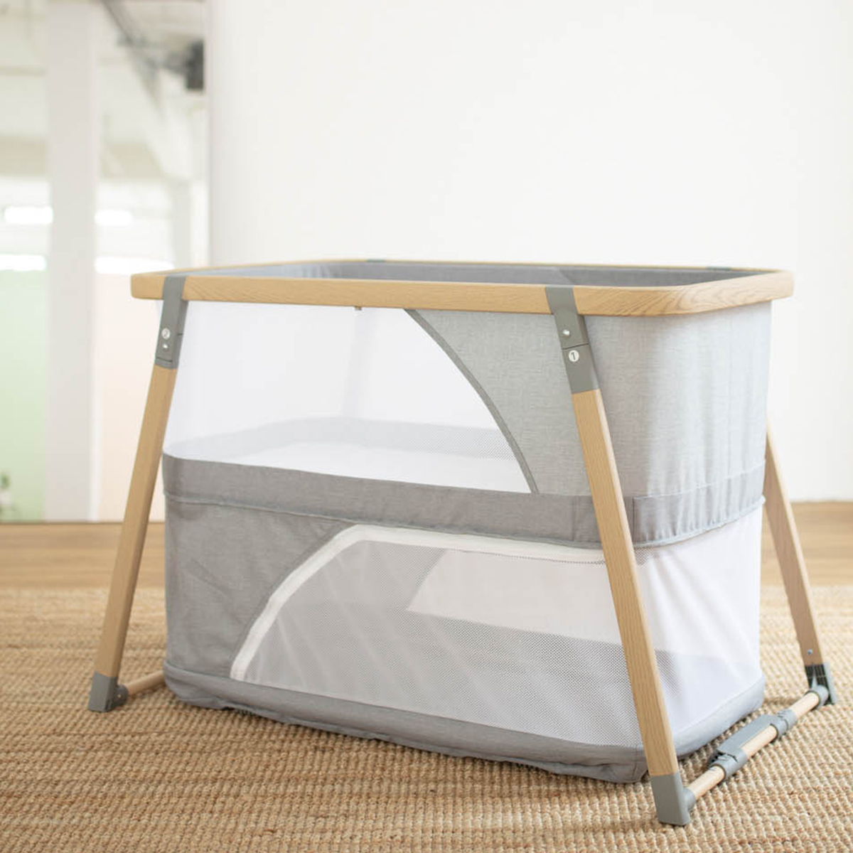 เตียงนอนเด็กอ่อน Urban Kids รุ่น Timeless Dream Sleeper 3 in1 เตียงนอนเด็กอ่อนพร้อมมุ้งครอบ