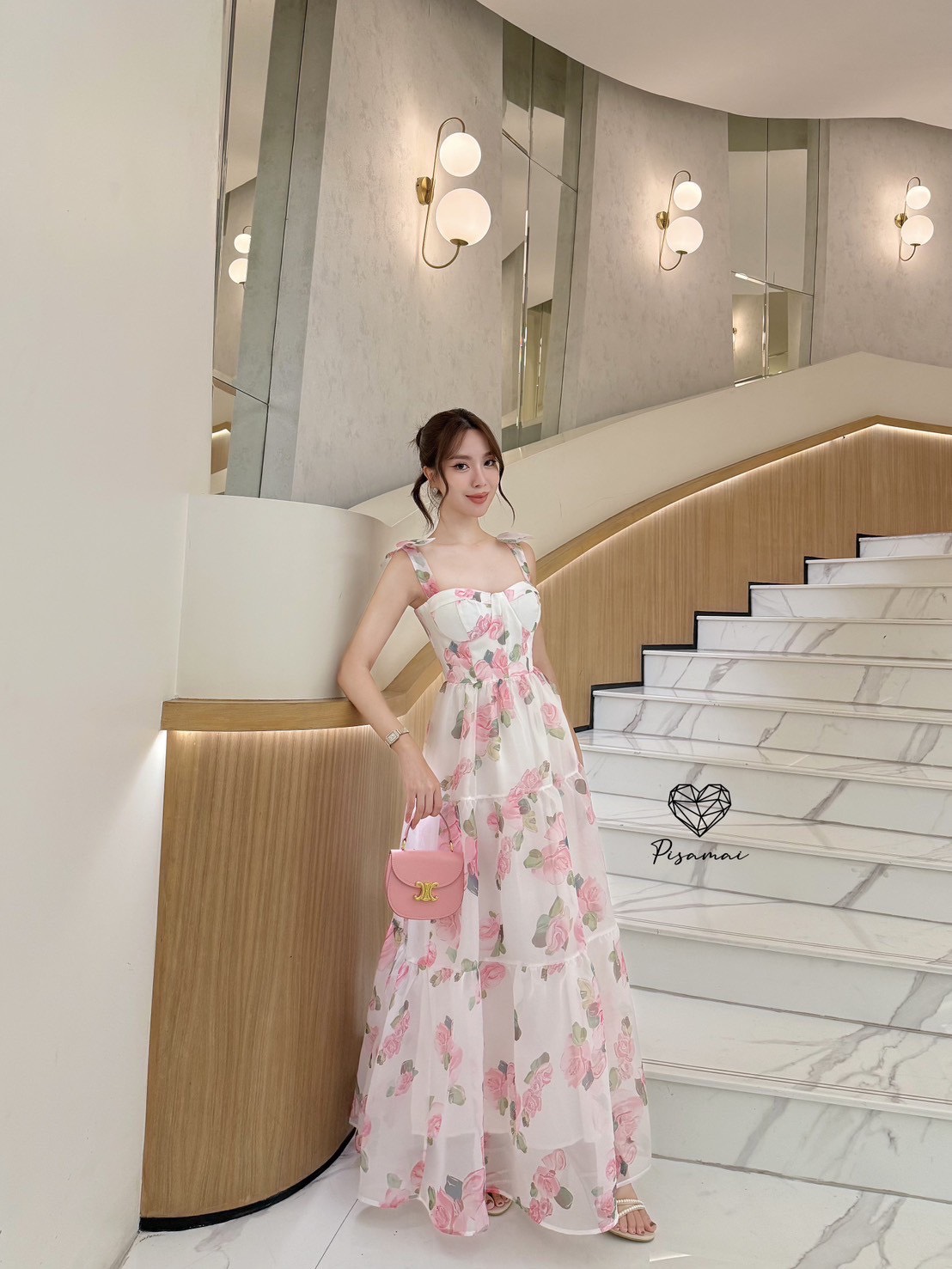 เดรสแฟชั่น เดรสผ้าแก้วตัวยาวมาในสีขาวลายดอกกุหลาบ สวยฟูฟ่อง