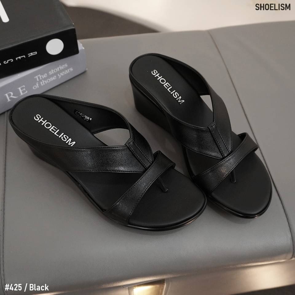 งานสวยเนี๊ยบ เรียบหรู รองเท้าแตะลำลองส้นเตารีด ดีไซน์สวย อีกรุนที่ใส่ได้ทุกวัน น้ำหนักเบา ใส่เดินสบาย ควรมีติดบ้านไว้เลย