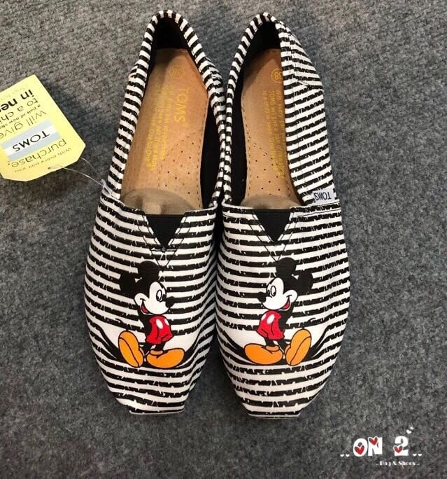 Toms Shoes พร้อมส่งค่ะส่งสุดฮิตรองเท้าสุดป๊อบมาทั้งลายNormal และลาย limited edition ใครรอรุ่นนี้อยู่ห้ามพลาดนะคะ