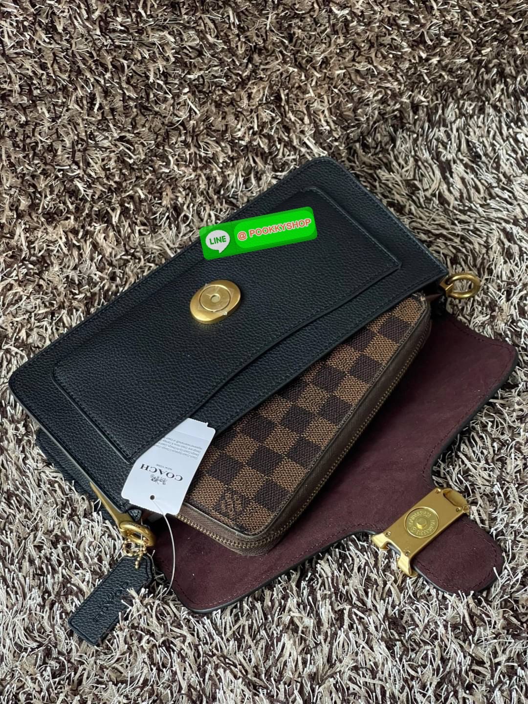 ðCOACH Tabby Shoulder Bag 26 in Signature Canvas with Beadchain āđāļŦāđāļĨāļļāļāđāļāđ āđ āļāđāļ§āļĒāļŠāļĩāđāļĨāļ°āļĨāļ§āļāļĨāļēāļĒāļāļĨāļēāļŠāļŠāļīāļāļāļēāļĄāđāļāļāļāļāļąāļāļŠāļēāļ§ Coach āļāļĢāļ°āđāļāđāļēāļŠāļ°āļāļēāļĒāđāļŦāļĨāđāļŠāļļāļāļāļĨāļēāļŠāļŠāļīāļāļĢāļļāđāļāļāļĩāđ āđāļāđāļāļĢāļđāļāļāļĢāļāļŠāļĩāđāđāļŦāļĨāļĩāđāļĒāļĄāļāļ·āļāļāđāļēāļāļĩāđāđāļāđāļēāđāļāđāļāļąāļāļŠāļēāļ§ āđ āļāļļāļāļŠāđāļāļĨāđ āļĄāļĩāļŦāļĄāļļāļāļŠāļģāļŦāļĢāļąāļāđāļāļīāļāļāļīāļāļāļĢāļ°āđāļāđāļēāļāļĩāđāđāļāđāļāļĢāļđāļāļāļąāļ§ C