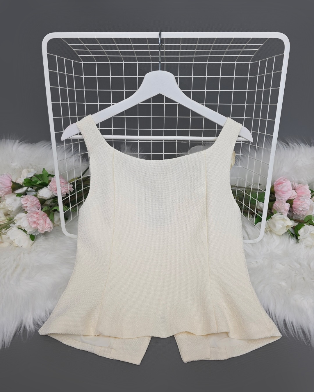 เสื้อแฟชั่น Luxe Lace Detail Button Vest