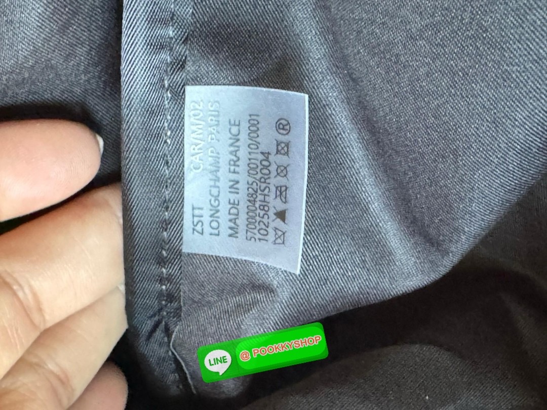 Longchamp LE PLIAGE ENERGY M YOGA BAG คอลเลกชั่นสุดเก๋ของ Longchamp ที่ซึ่งเป็นอีกหนึ่งแฟชั่นมาบรรจบกับกีฬา ออกแบบด้วยรูปแบบการเคลื่อนไหว ประสิทธิภาพ และความทนทานที่หลากหลาย ผลิตด้วยผ้าโพลีเอไมด์รีไซเคิลที่ผ่านการรับรอง ECONYL หัวซิปกันน้ำ มีให้เลือกหลายส