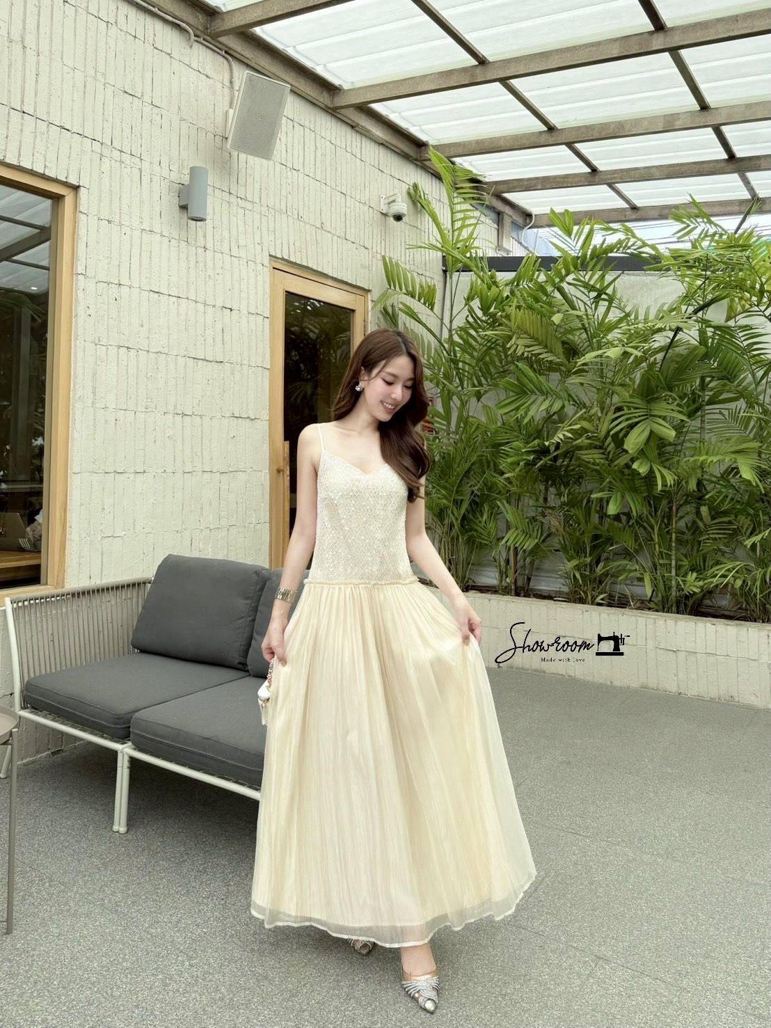 เดรสแฟชั่น เดรสสายเดี่ยวตัดต่อผ้า2ชนิด ช่วงบนผ้าทอสลับเลื่อมในตัวเล่นไฟสวยหรู