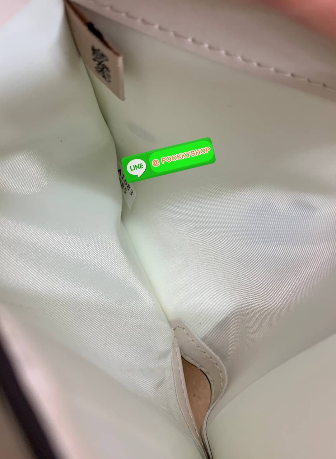 COACH MEDIUM CORNER ZIP WALLET WITH DANDELION FLORAL PRINT ((2855)) พร้อมส่งความสวย แถมความหมายดีด้วยค่ะ! กระเป๋าเงินใบกลาง ลายดอก Dandeloin ทั้งใบสวยงามมากๆนะคะ มีช่องใส่ธนบัตรหนึ่งช่อง;ช่องใส่บัตรได้ถึง10ช่อง;และช่องซิปสำหรับใส่เหรียญอีกหนึ่งช่องค่ะ &#x