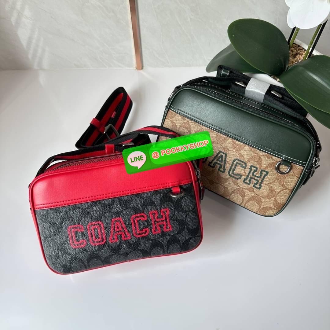 COACH GRAHAM CROSSBODY IN SIGNATURE CANVAS WITH VARSITY MOTIF STYLE (CE638) กระเป๋าสะพายข้างรุ่นUnisex สะพายได้ทั้งผู้ชายและผู้หญิง วัสดุแคนวาสสลับหนังแท้ เปิด-ปิดกระเป๋าแบบซิป มี2ช่องซิป และช่องด้านหลังอีก1ช่อง สายสะพายผ้า ปรับระดับได้ ใส่มือถือได้ทุกรุ่