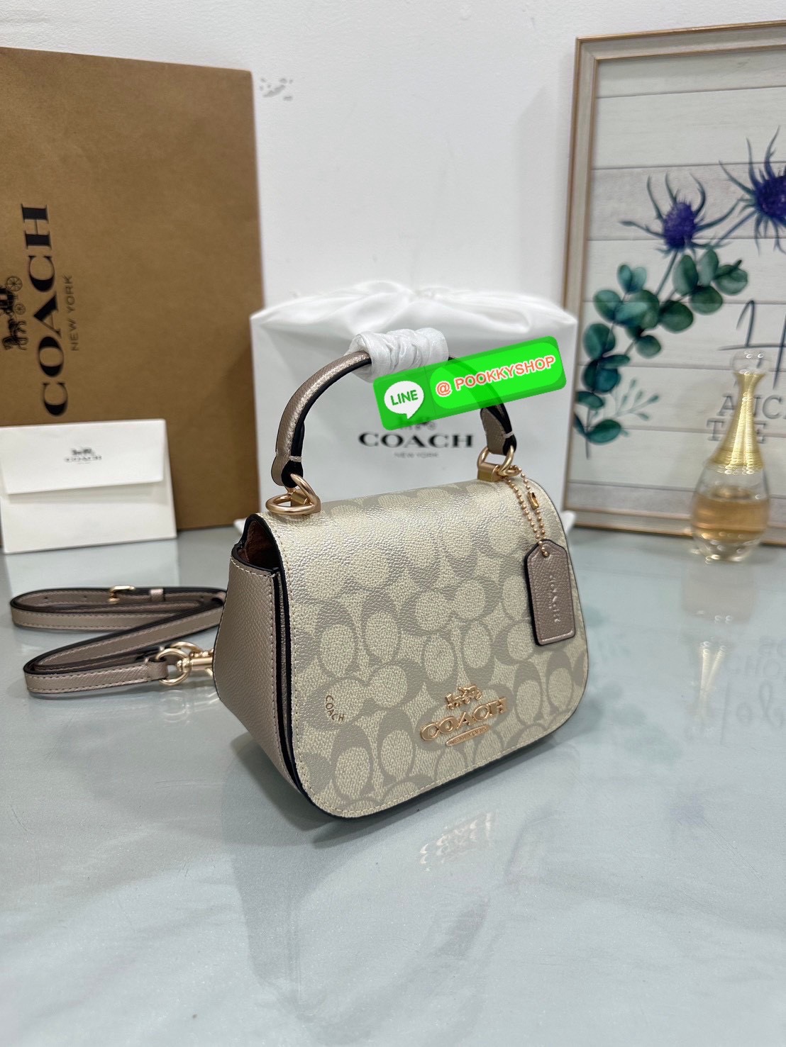 COACH CX575 – Mini Lillie Carryall “เล็กหรู ใช้ง่ายทุกโอกาส 🖤✨ COACH CX575 Mini Lillie Carryall ที่แมตช์ง่าย ใบเดียวก็ครบทั้งวันทำงานและวันเที่ยว”