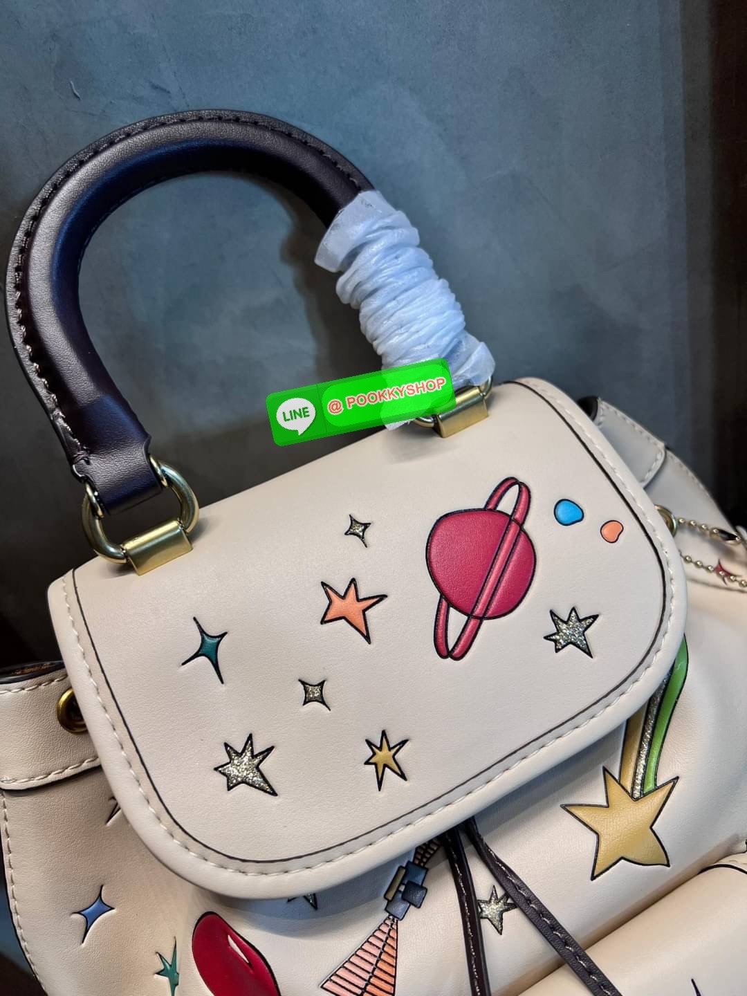 🌟NEW ARRIVAL LIMITED EDITION COACH X OBSERVED BY US RIYA BACKPACK IN COLORBLOCK((CK400)) 🛒พร้อมส่งที่ไทยก่อนใคร อาจจะไม่มีในช๊อปไทย มีแค่ ตปท.เท่านั้นค่าา! #ได้มาจำนวนจำกัด 📎กระเป๋าวสะพายหลังแบบมีหูหิ้ว หนังแท้อย่างดี หนังนิ่มละมุน
