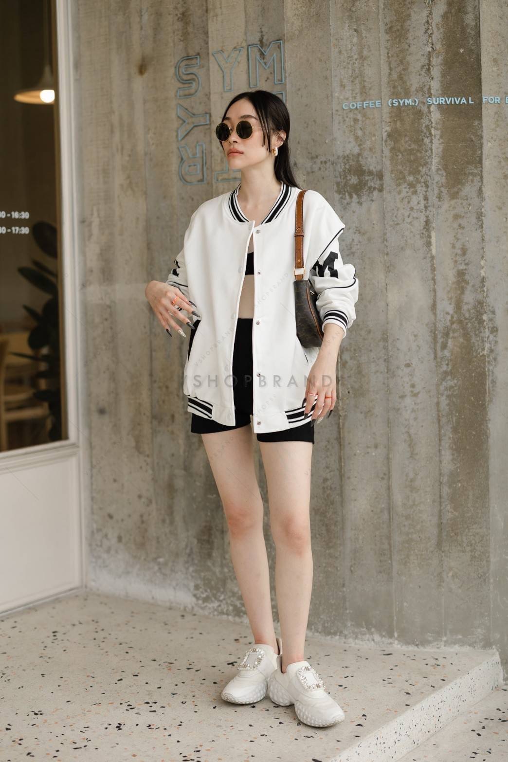 เสื้อแจ็คเก็ตเบสบอล ปักตัว M (กระเป๋าข้างใช้ได้จริง) สไตล์สาวสตรีท รุ่นนี้ผ้าเนื้อดีมากก ใส่แมทซ์กับเสื้อยืดเท่ ๆ สวยลงตัวมากค่ะ