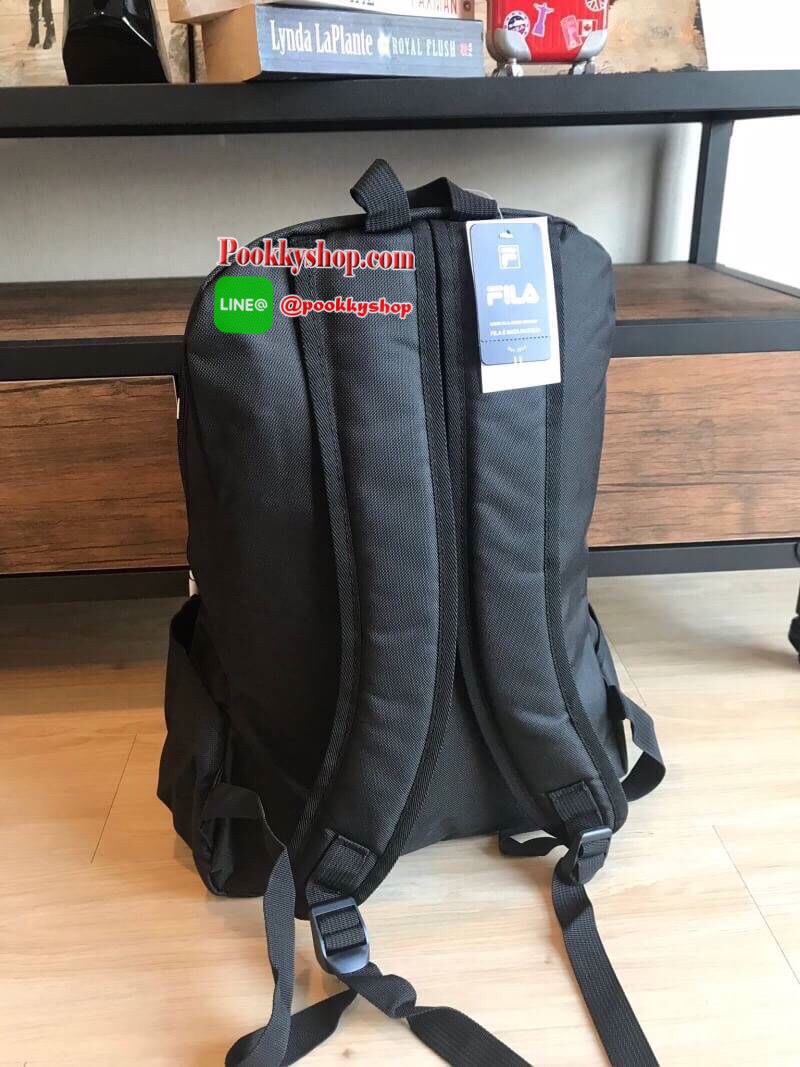 FILA LOGO PRINT BACKPACK กระเป๋าเป้สะพายแบ็คแพคที่สามารถสะพายออกทริป เล่นกีฬา หรือทำงานได้ ด้านหน้าสกรีนโลโก้แบรนด์ สีสันเข้ากับตัวกระเป๋า ช่องหลักเปิดปิดด้วยซิปคู่ปั้มโลโก้แบรนด์ ภายในกว้าง ใส่โน้ตบุ๊ค/แล็ปท้อป/หนังสือหรือเอกสารได้ ด้านหน้ามีอีกช่องซิปใส
