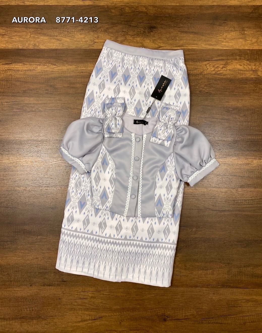 ชุดเซทแฟชั่น เซตลายผ้าไทย เนื้อผ้าหนานุ่มอย่างดี ดีเทลสวยเก๋ดูผู้ดี ไหล่แต่งโบว์