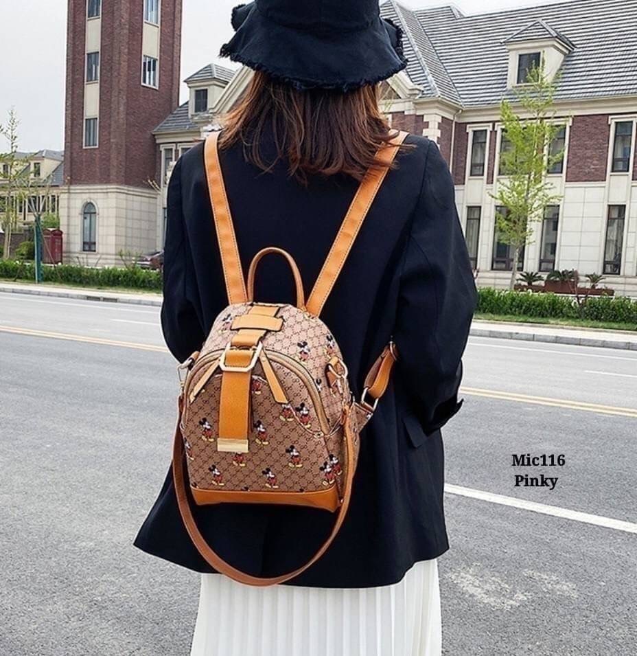 พร้อมส่ง Mic116 เป้ 2 in 1 Mic116 มาอีกงานสุดฮิต เป้กุดชี่ มารวมตัวกันกับพี่มิกกี้เมาส์ที่สาวๆชื่นชอบ ผลิตจาก pu เกรดพรีเมี่ยม งานเป็นทรงสวย ช่องใส่เยอะ ใช้งานได้ทั้งแบบเป้ และมีสายสะพายข้างให้ด้วย สะดวกในการใช้งาน