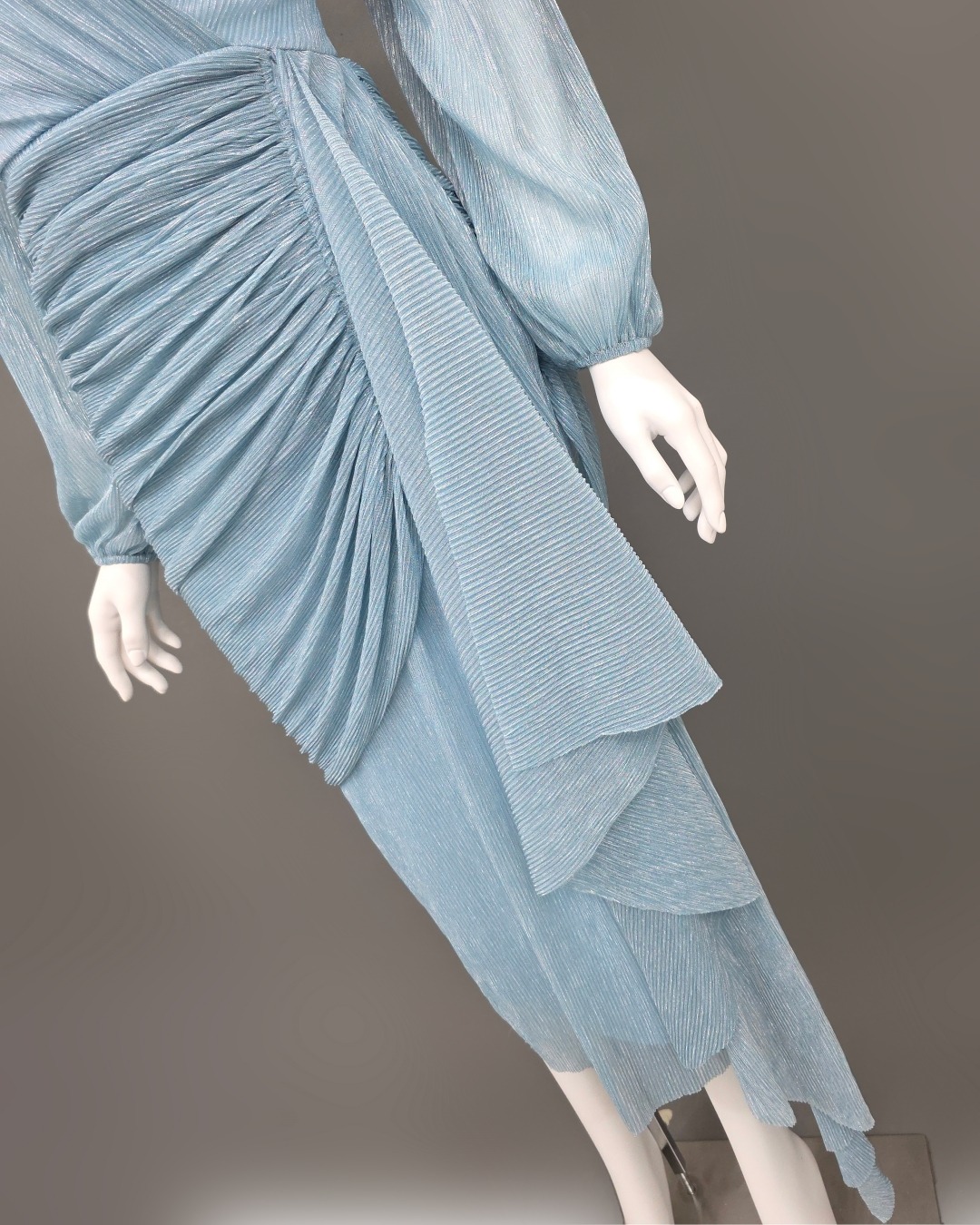 เดรสแฟชั่น เดรสเสื้อคอวีป้าย แขนยาว กระโปรงป้ายจับเดรป แต่งชายระบาย