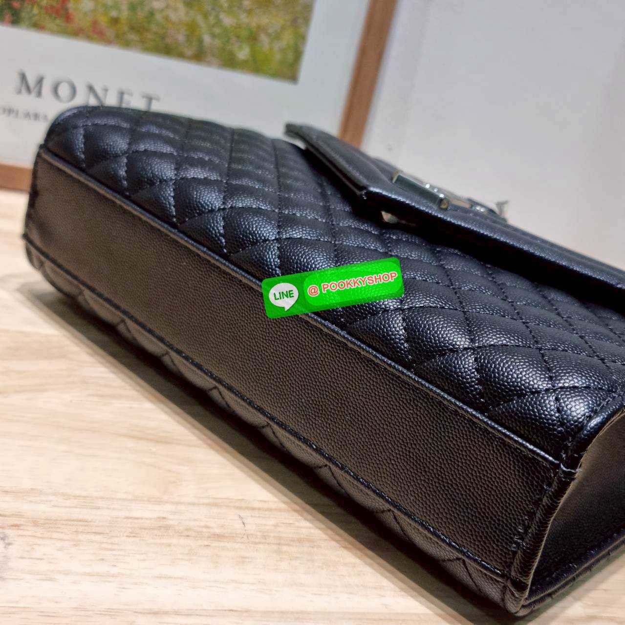 🔆 Model YSL envelope medium shoulder bag กระเป๋าสะพายไหล่สุดฮอต จากเคาน์เตอร์ dutyfree ทรง envelope ดีไซน์เรียบหรู ดูติดแกลมสุดๆ โดดเด่นด้วยโลโก้ด้านหน้า เพิ่มดีเทลความผู้ดี ใช้งานง่ายเพียงแค่เปิด-ปิดด้วยกระดุมแม่เหล็ก ภายในแบ่งสัดส่วนได้ดี มีช่อง