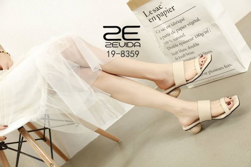 พร้อมส่งรองเท้าส้นกลมสูง2นิ้ว คาดสาย 2 ตอน นิ่มมากใส่ไม่บาดเท้า เรียบหรูดูเเพง ใส่เป็นเเฟนชั้นหน้าฝนได้สบายสวยจบครบในคู่เดียว