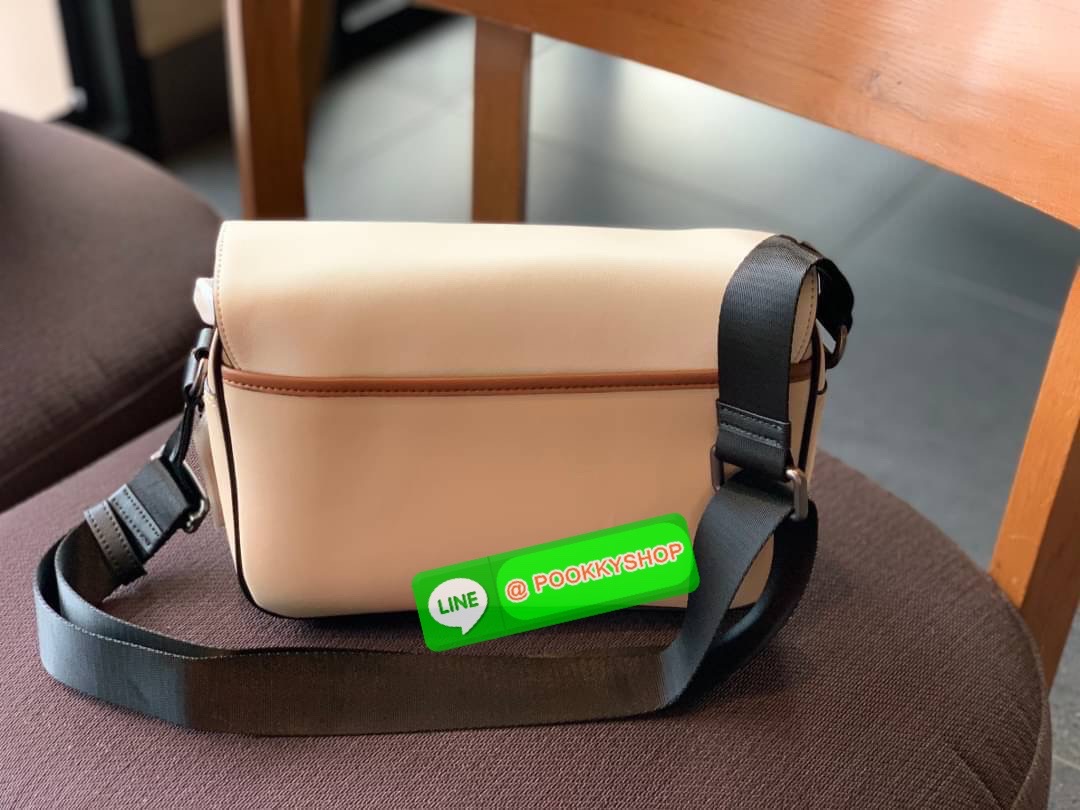 COACH TRACK CROSSBODY IN COLORBLOCK ((4141//4021)) พร้อมส่งที่ไทย ใหม่ล่าสุดค่ะ! กระเป๋าสะพายครอสบอดี้ร์หรือสะพายข้าง หนังแท้ชั้นดีที่สุด หนังนิ่มสวยมากๆค่ะ ด้านหน้าเย็บป้ายหนังโลโก้แบรนด์ เปิดปิดกระเป๋าแบบกดล็อคสองข้าง ภายในมีช่องตอนหน้าหนึ่งช่อง;มีซิปเป