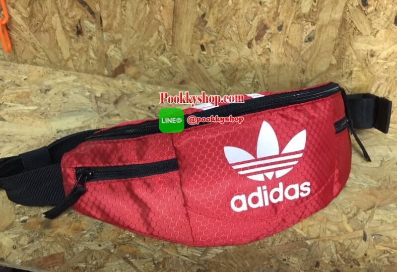 พร้อมส่ง ..... Adidas Originals National Waist Pack Factory กระเป๋าคาดอกและเอว เป็นอีกรุ่นที่ได้รับความนิยมเป็นอย่างมาก ด้วยแบบและดีไซน์ขนาดที่พอเหมาะ ใช้ได้ทุกเพศทุกสไตล์ กระเป๋าทำจากผ้าไนลอนลื่น น้ำหนักเบา ขนาดกำลังดี ดีจุของได้เยอะคะ เปิด-ปิดด้วยซิป ด้