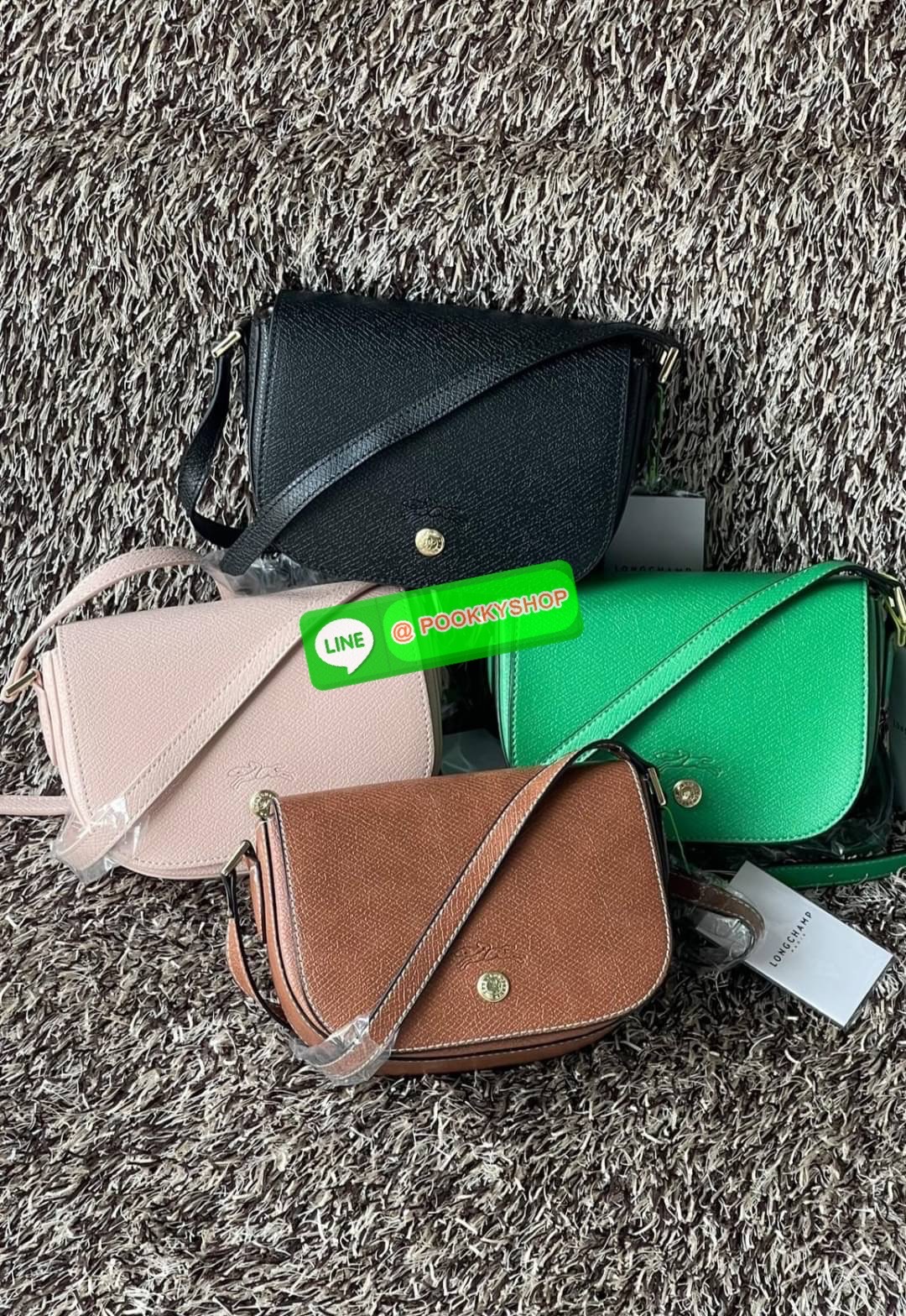 💕Longchamp Epure Crossbody Bag ด้วยรูปแบบที่ชวนให้นึกถึงฝาพับของ Le Pliage กระเป๋าสะพายข้างขนาดเล็กใบนี้มีทั้งความอ่อนเยาว์และความเป็นผู้หญิงในเสน่ห์ของมัน โดดเด่นด้วยรูปทรงกระเป๋าแบบอานม้า ยกย่องให้กับตำนานนักขี่ม้าของ Longchamp EPURE สายสะพายซึ่