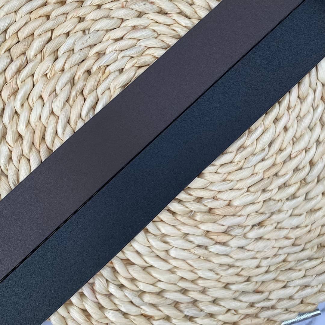 Calvin Klein Leather Belt & Wallet Set Setกระเป๋าสตางค์+เข็มขัด กระเป๋าสตางค์ด้านหน้าปั๊มชื่อแบรนด์ มีช่องใส่บัตร ช่องใส่ธนบัตร 2 ช่อง และช่องเก็บเหรียญ เข็มขัดหนังแท้ปั๊มแบรนด์ สามารถสลับใช้ได้ทั้ง 2 ด้าน เข็มขัดปรับระดับได้ 5 ระดับ มาพร้อมที่เจาะรูจ้า