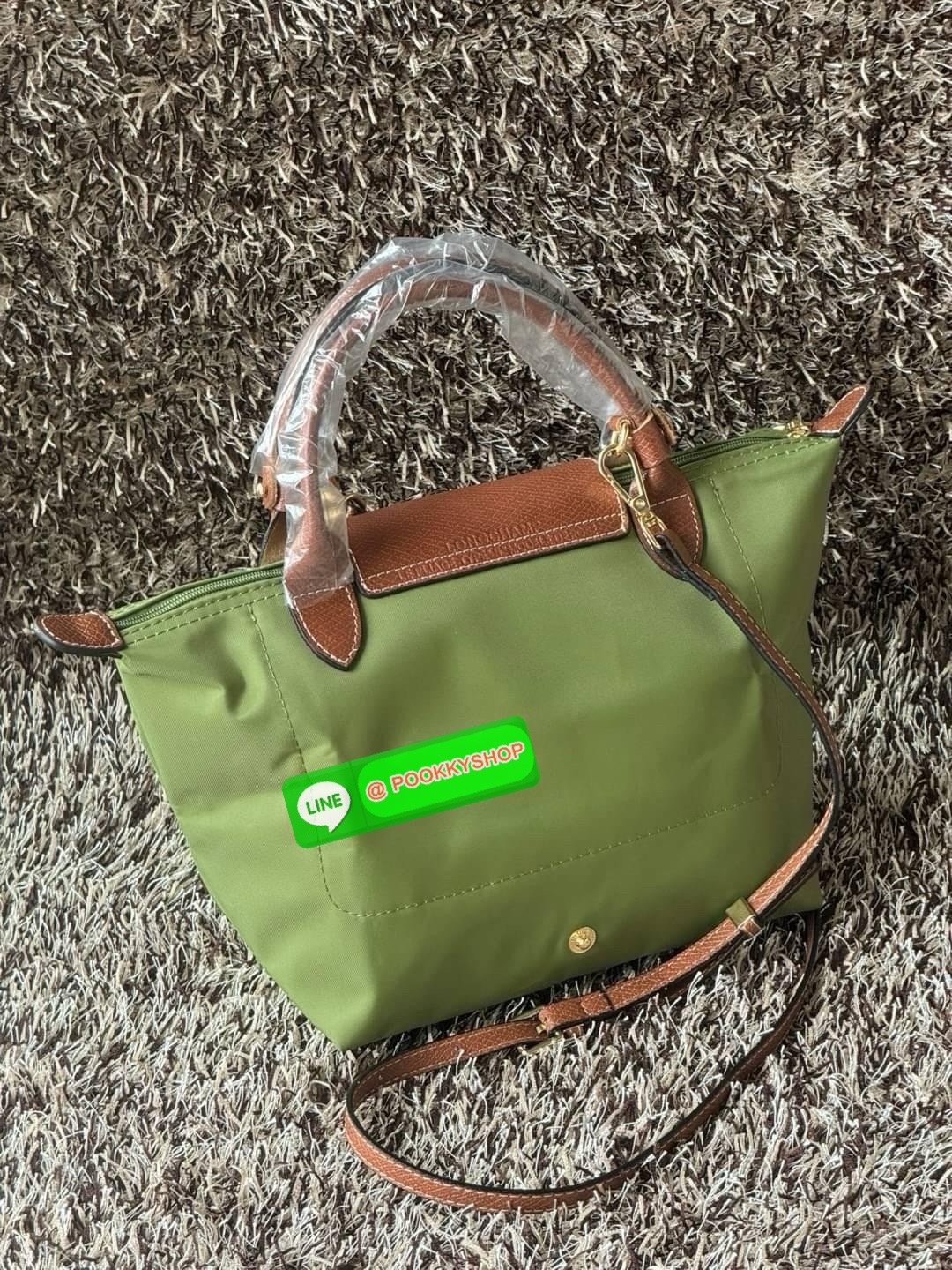LONGCHAMP LE PLIAGE ORIGINAL S HANDBAG Crossbody Bag กระเป๋าสะพายไหล่ รุ่น Original มีเอกลักษณ์อันโดดเด่นของรุ่นไอคอนนิคของ Longchamp อย่าง Le Pliage (เลอ ปลิยาจ) โดย Longchamp ได้รับแรงบันดาลใจจากศิลปะการพับกระดาษแบบ Origami (โอริกามิ) ในการสรรค์สร้างกระ