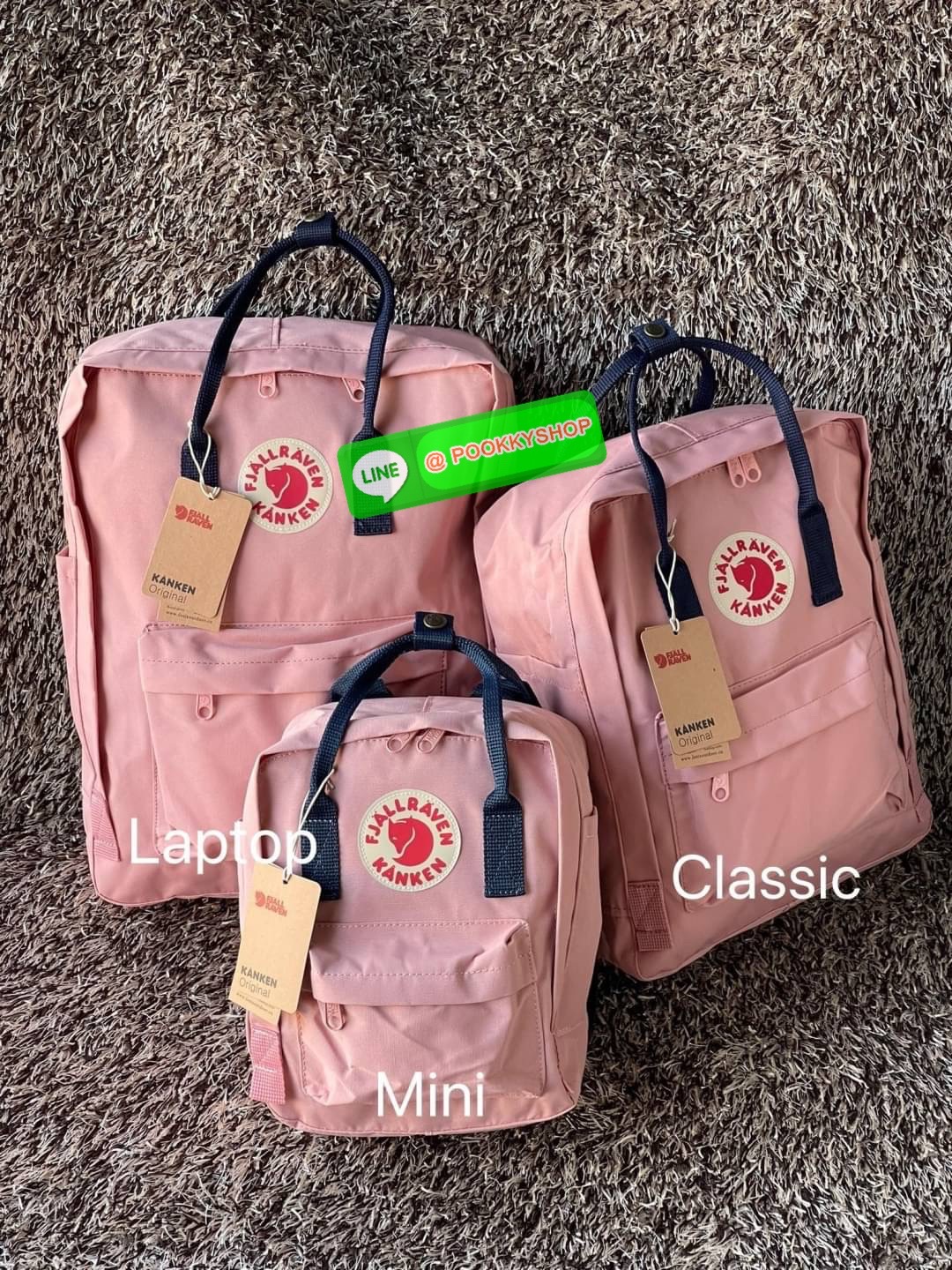 Fjallraven Kanken backpack รุ่น Classic แบรนด์ดังจากสวีเดนที่นิยมกันมากในหมู่วัยรุ่น กระเป๋าเป้ที่มีน้ำหนักเบา แต่มีความทนทาน และช่องว่างต่างๆมากขึ้น มีซิปหน้าสำหรับใส่ของกระจุกกระจิก และหูหิ้วทั้งด้านหน้าและด้านหลัง สำหรับการหิ้วถือได้สะดวก จุดเด่นที่ทำใ