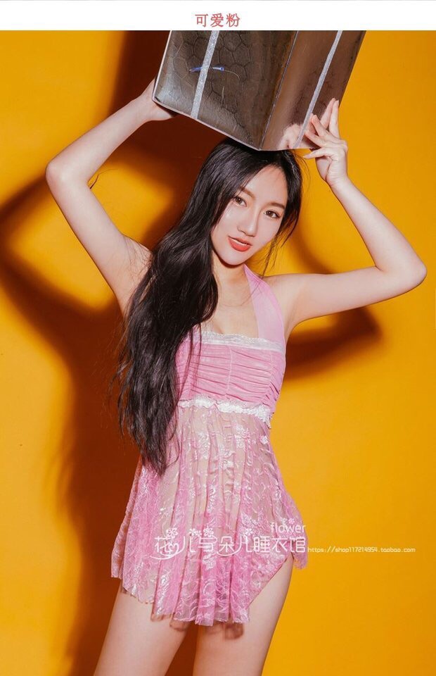 ชุดเซ็กซี่ คล้องคอ ผูกคอ สีดำ ช่วงบน แต่งสม็อคที่หน้าอก มีเชือกให้ผูกคอ ส่วนท่อนล่างเป็นผ้า ลูกไม้สีดำเกรดดี เนื้อผ้านุ่มลื่น มากๆ ใส่สบาย คะ แบบหรูหรา โชว์ความเซ็กซี่ แบบมีระดับมากๆ จ้า +G string เข้าชุดคะ