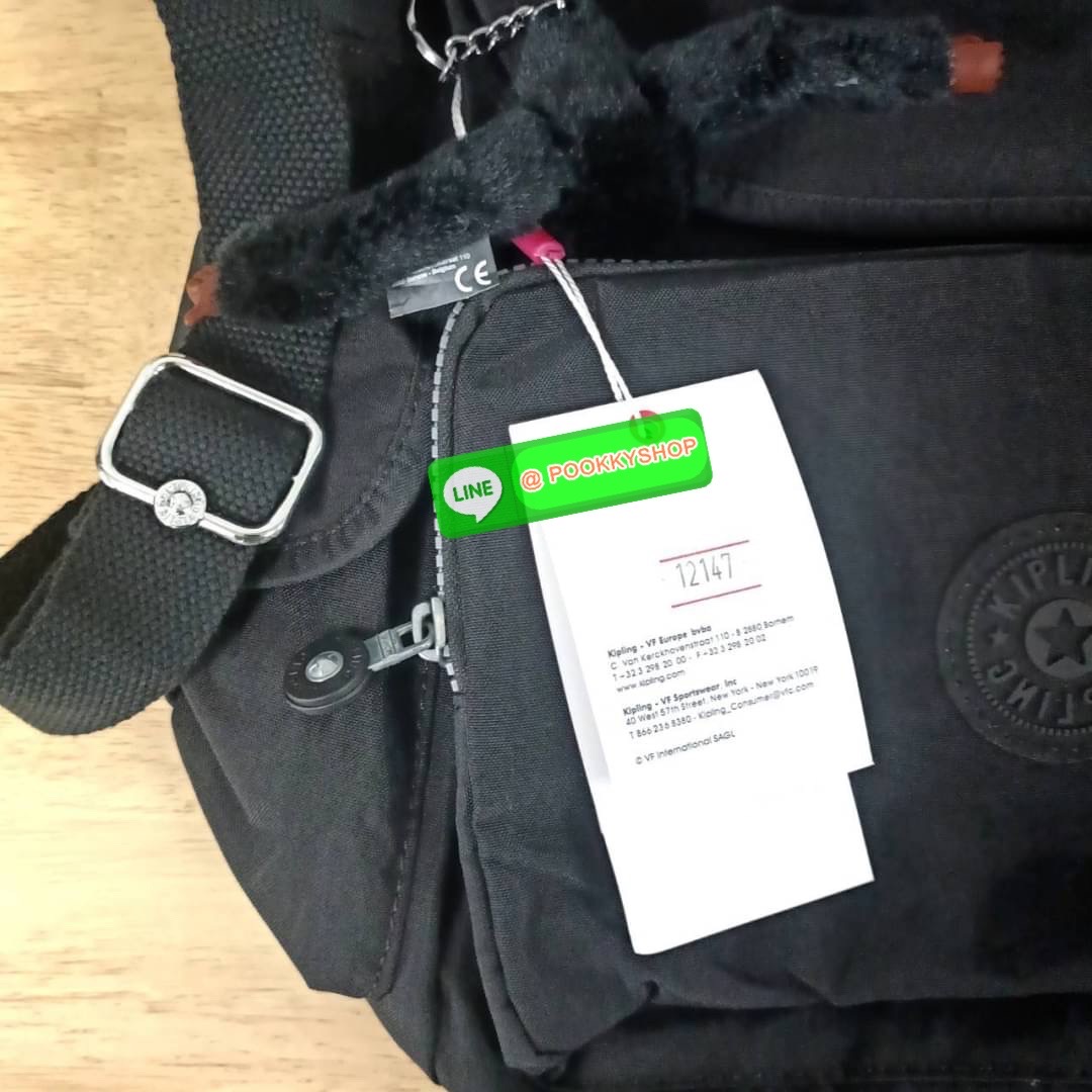 Kipling City Pack Medium Backpack กระเป๋าเป้ Kipling ขนาดกลาง วัสดุ Polyester 100% มีหูหิ้วด้านบน -ด้านหลัง มีซิปหลัง 1ช่องลึก -ด้านข้างมีช่องใส่ของเล็กน้อยทั้ง 2 ด้าน เปิด-ปิด ด้วยกระดุมแม่เหล็ก -ด้านหน้ามีช่องซิปใส่ของแยก 1 ช่อง และ ช่องปรับขนาดด้วยสายล
