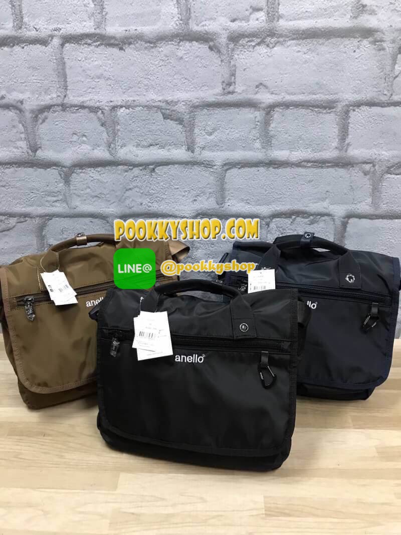งาน3ป้าย ❤️ 5500 เยน ❤️ ภายในมี วดป Anello urban street nylon shoulder bag ใหม่ชนช้อปกับกระเป๋าถือหรือสะพายแบบ unisex วัสดุผ้าไนล่อน มีคุณสมบัติกันน้ำและน้ำหนักเบา ภายในมีช่องเล็กช่องน้อยแยกเป็นสัดส่วน กว้างและใบใหญ่สามารถใส่เอกสารได้เยอะ ด้