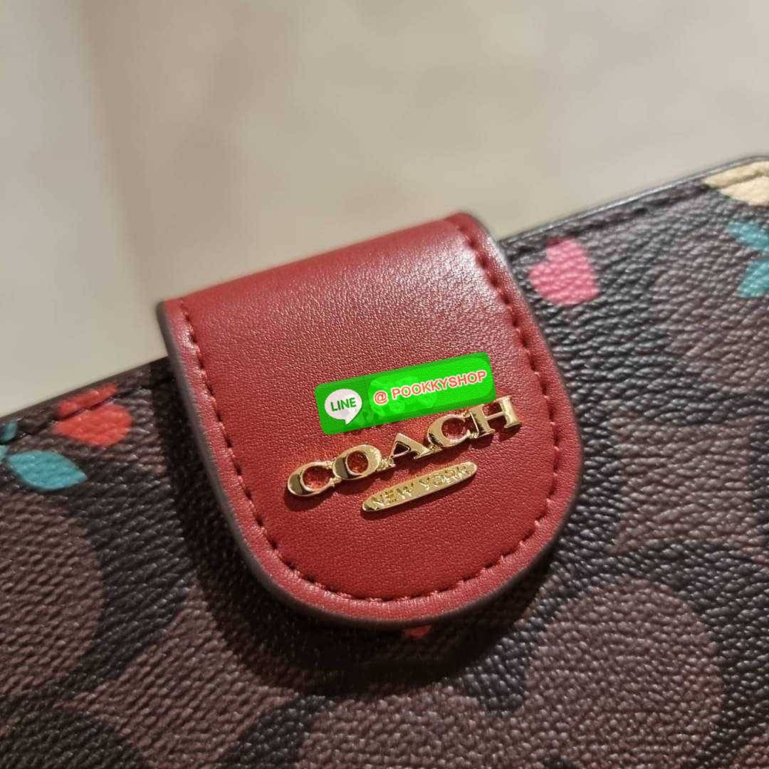 COACH C8730 MEDIUM CORNER ZIP WALLET IN SIGNATURE CANVAS WITH WILDFLOWER PRINT คอลเลคชั่นใหม่ กระเป๋าสตางค์ใบกลาง ดีไซน์ใหม่ สุดหรู คละลายพริ้นท์เต็มใบ น่าใช้ไปอีก วัสดุหนังแคนวาสเคลือบลาย ภายในมีช่องใส่บัตร ใส่ธนบัตรได้ครบ และมีช่องซิปแยก ใบจริงสวยมากๆ แ