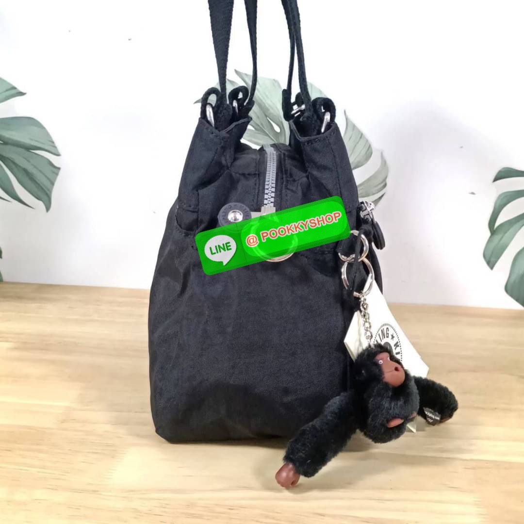 Kipling Damen Orelie Henkeltasche handbag กระเป๋าถือหรือสะพาย ขนาดกลาง วัสดุ Nylon 100% หูถือสูง 7 นิ้ว สายสะพายยาว สายสะพายยาว 126ซม. มีช่องแยกใช้งานหลายช่อง ประกอบด้วย -ด้านหน้า ช่องซิปลึกถึงฐานกระเป๋า -ด้านหลัง ช่องซิปลึกถึงฐานกระเป๋า -ช่องใช้งานหลักด้
