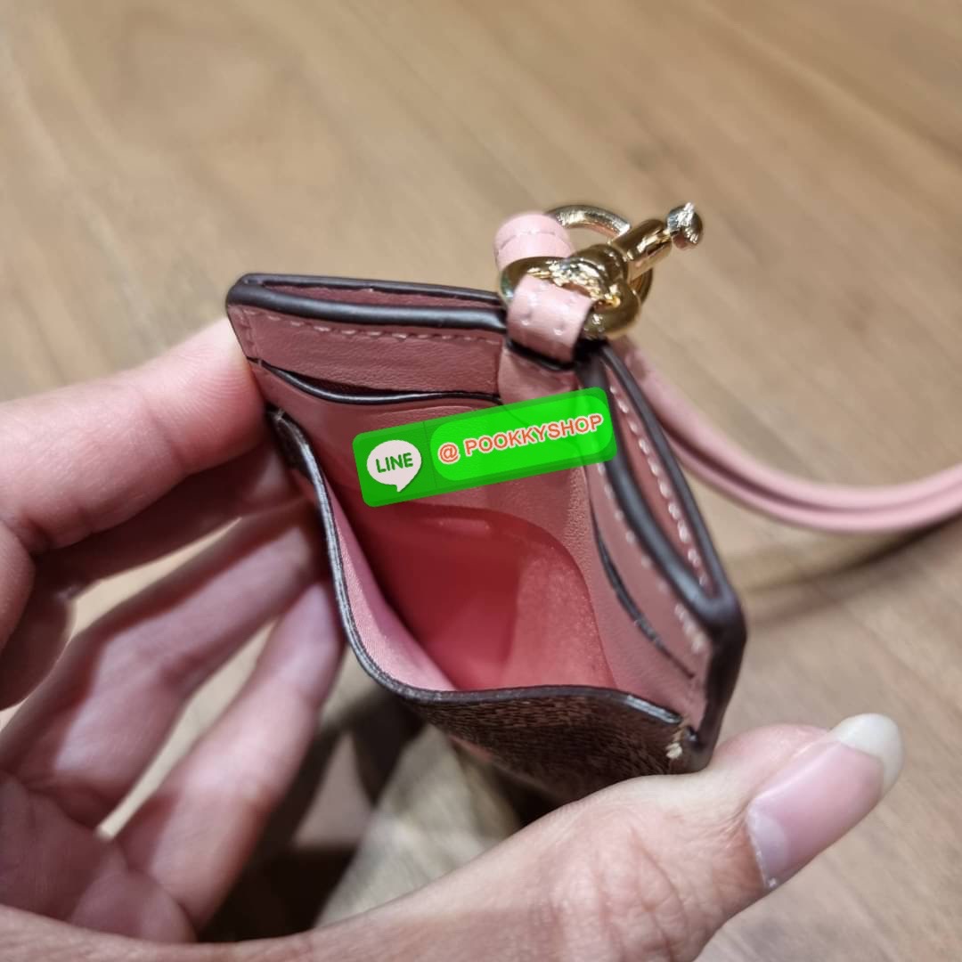 กระเป๋าใส่บัตรคล้องคอ Coach card holder ราคาพิเศษสุดๆ!!! ของหายาก!! ง่ายๆแบบไม่ธรรมดา!! คลาสสิคแต่มีดีเทลโดดเด่น!! กระเป๋าถนอมบัตร พร้อมสายคล้องคอ ดีไซน์ลวดลายสวย ดูดีทุกแบบ ใช้งานง่าย พกพาสะดวก จะใส่บัตรพนักงาน บัตรเครดิต บัตรปชช. ใบขับขี่ และบัตรอื่นๆที