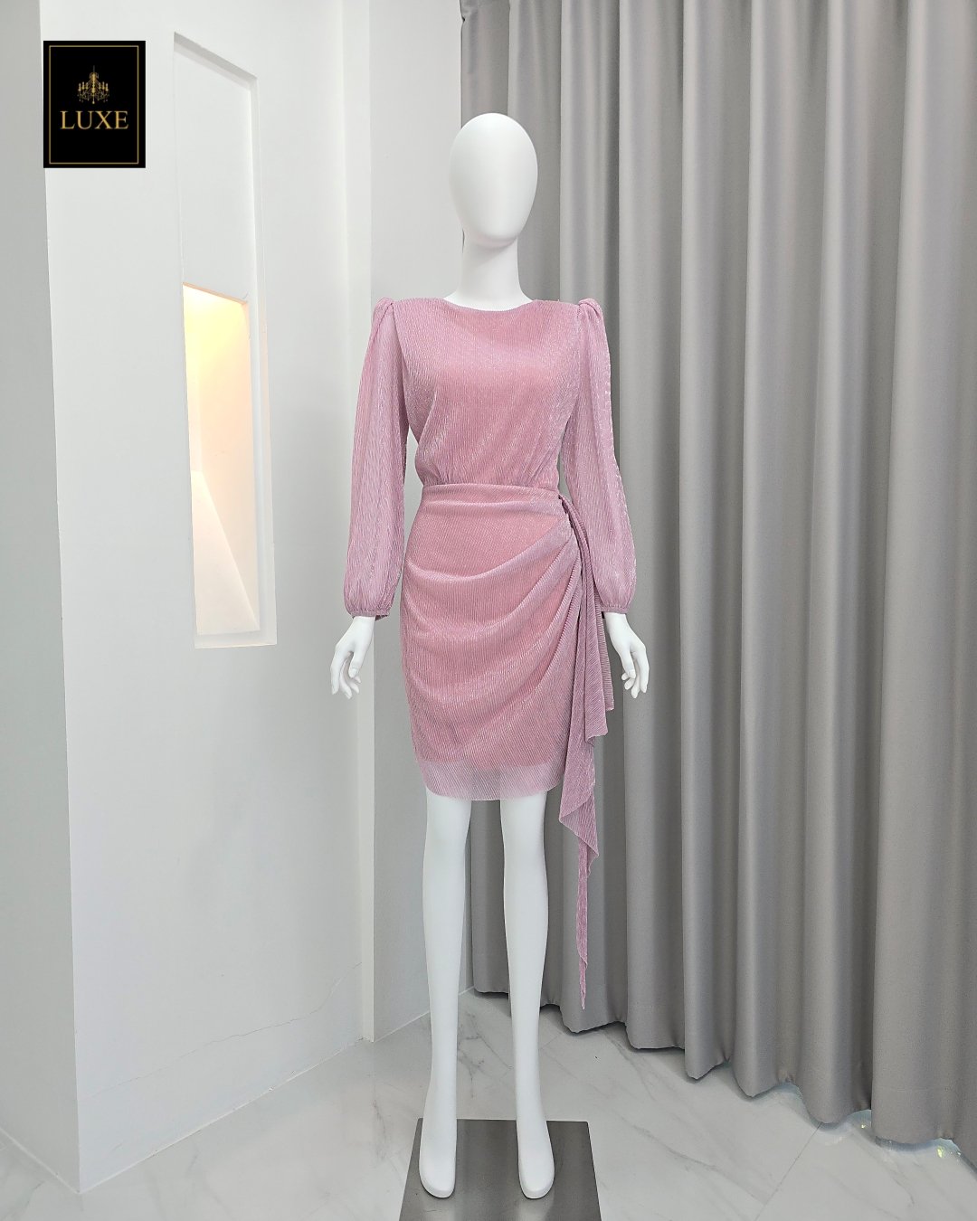 เดรสแฟชั่น เดรสเสื้อคอป้ายแขนยาว กระโปรงสั้นทรงสอบ