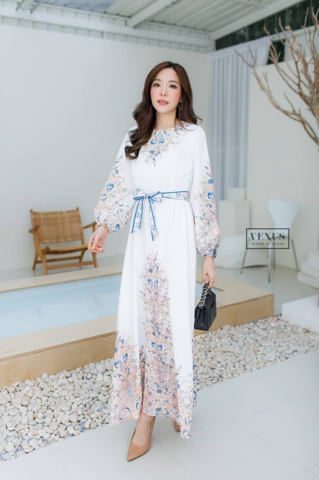 Restock ♥️♥️♥️♥️ I'm Lady By Venus MaxiDress แม๊กซี่เดรสยาวพิมพ์ลายสไตล์โบฮีเมี่ยน งานมาพร้อมกับสายคาดเอวผูกเข้าชุดกันนะคะ แม๊ทกับรองเท้าส้นสูงก็สวยเป๊ะคะ