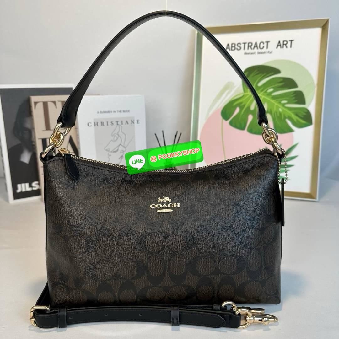 กระเป๋าสะพาย LEWIS IN SIGNATURE CANVAS ( COACH F85696) กระเป๋าหนังลาย C ผ้าใบเคลือบซิกเนเจอร์ พร้อมรายละเอียด หนัง เรียบ] ภายในกระเป๋ามัลติฟังก์ชั่น ปิดด้วยซิป ซับในผ้า