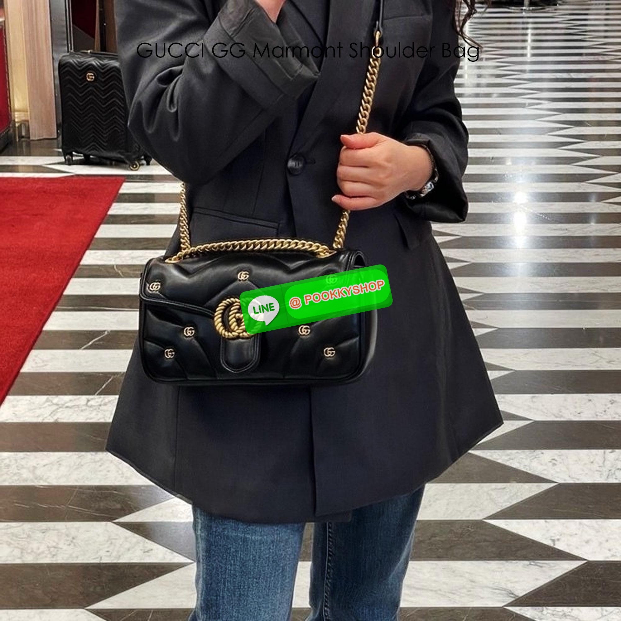GUCCI GG Marmont Shoulder Bag with monogram-plaque กระเป๋าสะพายรุ่นคลาสสิค ดีไซน์ใหม่ ตกแต่งโลโก้ GG เต็มใบ เพิ่มความลูกคุณลักชูไปอีก สีสวยขับผิว ดูแพง อัพลุคได้สบายๆ เป็นไอเท็มที่ใช้เป็น everyday bag ได้เลย ใบนี้ต้องแนะนำเลยจ้า
