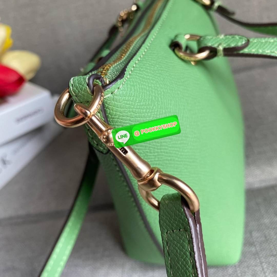 Coach Mini Gallery Crossbody With Stripe Heart Print (coach ca793) กระเป๋าสะพายข้าง เทรนรุ่นเล็กมาแรงวัสดุหนังแท้ทั้งใบ เปิดปิดด้วยซิป มีช่องใส่บัตรเครดิต 2 ช่อง ซับในผ้า สายสะพายถอดได้ สามารถสะพายข้างหรือสะพายไหล่ได้