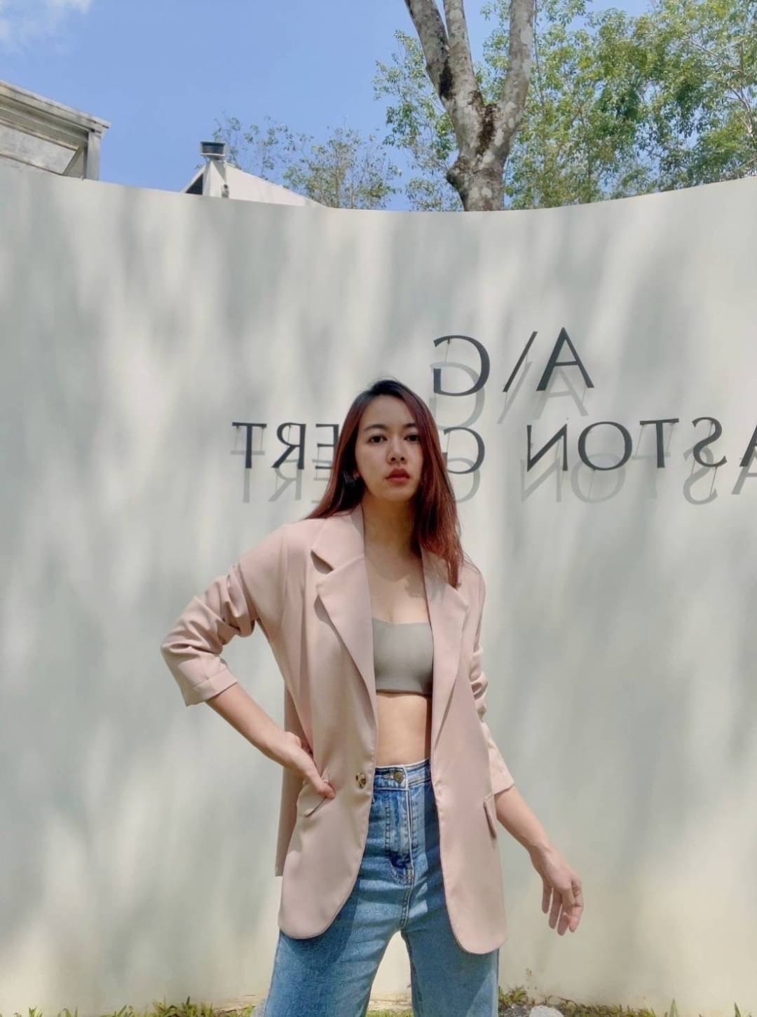 คือ… สวยตะโกน !!! ผ้าดีมากกกกกก เสื้อสูททรง oversize ทรงสุดฮิตของสาวๆ งานดีมากกก ผ้าทิ้งทรงสวยเริศ จะใส่ชิว จะใส่ทำงาน ลุคไหนๆก็คือสวยแพงสุดอะไรสุด ต้องมีพูดเรย!!!