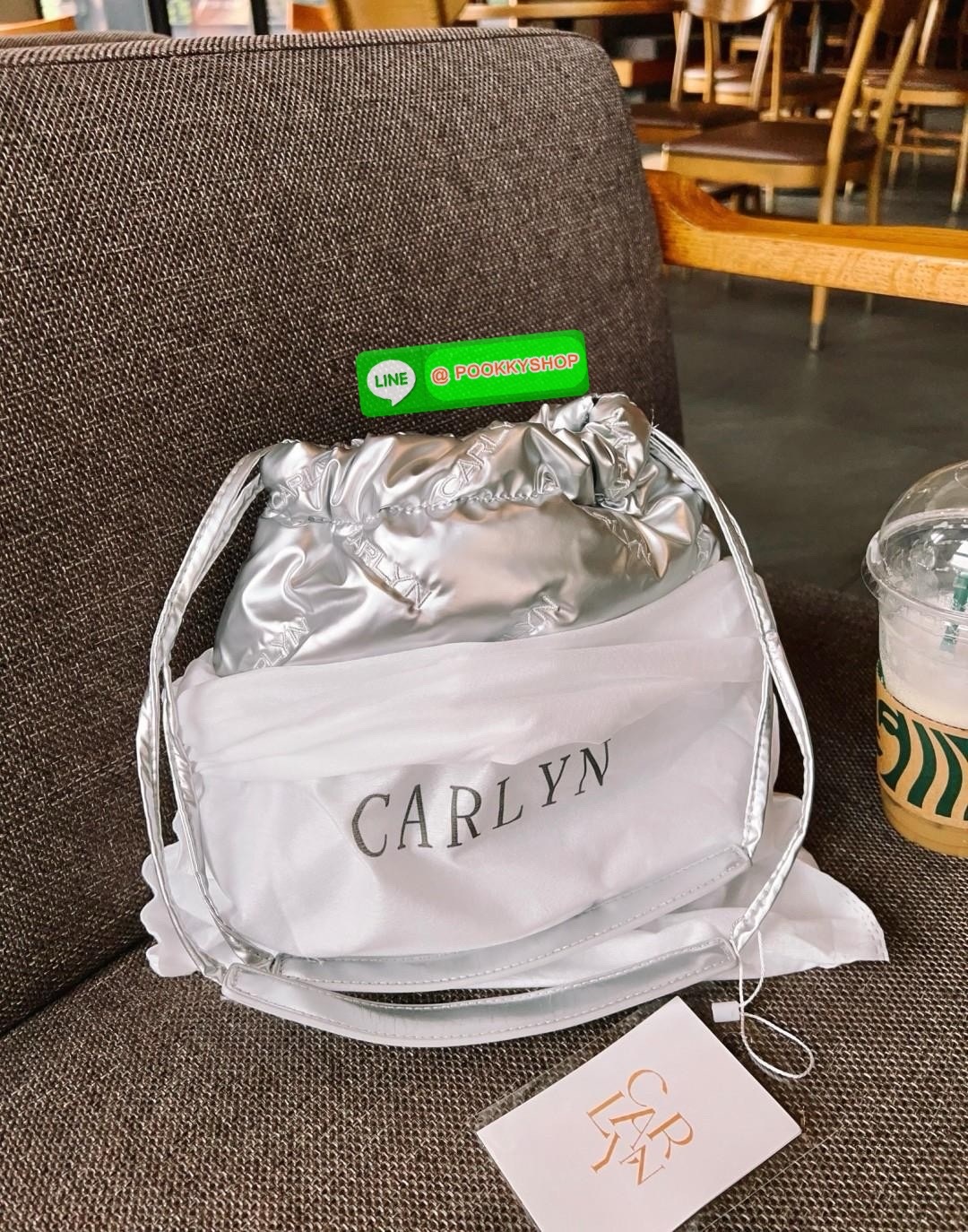 CARLYN TWEE MINI BAG #ไม่มินิตามชื่อจ้าา😘 💌พร้อมส่ง!สวยฉ่ำๆทุกสี ไม่มีไม่ได้แล้วจ้าา📌 ✔️กระเป๋าวัสดุไนล่อนอย่างดี นิ่มฟู ปักลายแบรนด์อันเป็นสัญลักษณ์ของรุ่นทั้งใบสวยงามค่ะ