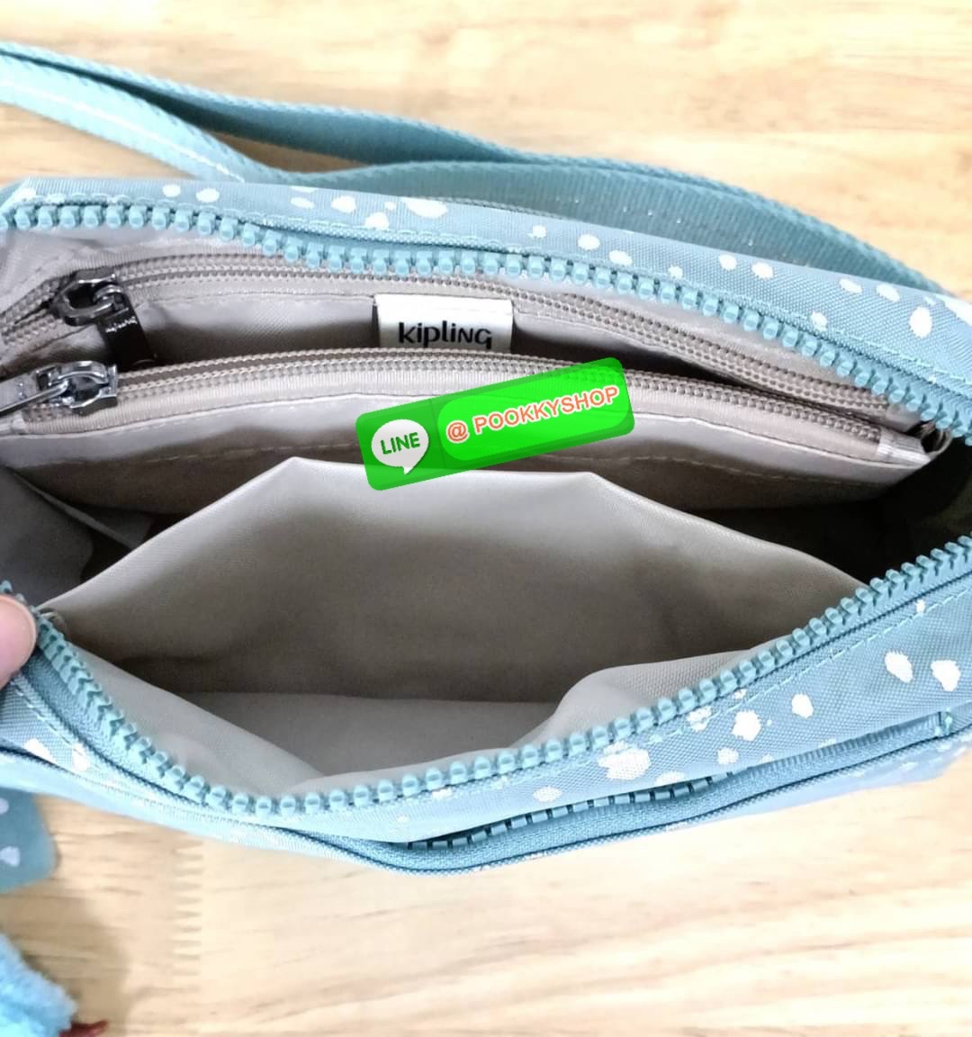 KIPLING Monkey program K16217 Seoul up sling bag รุ่น 3 ซิป สะพายข้าง ขนาดเล็กทรงสี่เหลี่ยมผืนผ้า วัสดุ Nylon 100% หลสกหลายฟังก์ชั่นใช้งาน ครบครันในใบเดียว