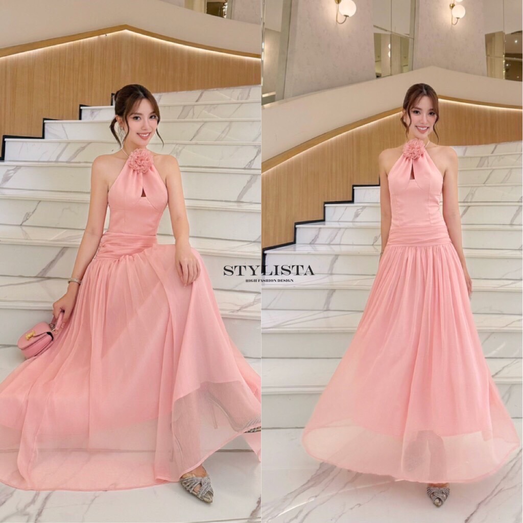 เดรสแฟชั่น เดรสยาวโทนพีชหวาน ดีไซน์เก็บเอว พร้อมดอกกุหลาบคอผูกสุดละมุน