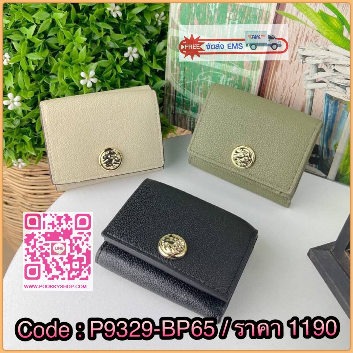 Charles & Keith Blair Metallic-Accent Short Wallet กระเป๋าสตางค์รูปทรงสี่เหลี่ยมจัตุรัส ดีเทลเด่นที่ตัวโลหะด้านหน้า ตัวกระเป๋าพกพาง่ายจะใส่ในกระเป๋าสะพายก็ไม่เปลืองพื้นที่ ดีไซน์สวยดูหรูหราด้วยการตกแต่งกระดุมโลหะสีทอง มีช่องใส่เหรียญ ช่องใหญ่เปิดปิดแบบกระ