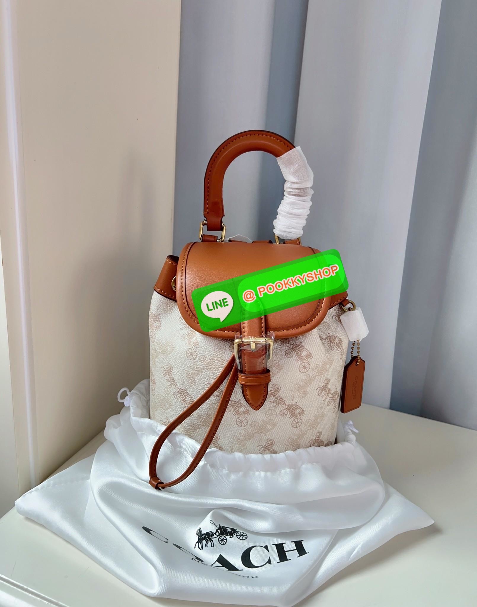 NEW ARRIVAL! **สินค้าเข้าใหม่** COACH HARPER BACKPACK WITH HORSE AND CARRIAGE PRINT ((CAM31)) 🔖พร้อมส่งใหม่ล่าสุด! กระเป๋าสะพายมีหูหจับด้านบน ที่สามารถพกพาไปไหนมาไหนได้ตลอดเวลา หนังแท้อย่างดีนิ่มสวย((หนังไม่แข็งทื่อนะคะ))ตัวกระเป๋าปริ้นท์ลายรถม้าอ