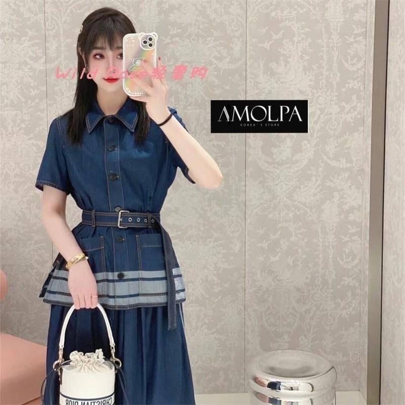 SET TOP+SKIRT CHRISTIAN DIOR DENIM มาให้ช๊อปทั้งเสื้อและกระโปรง สำหรับแบรนด์ CHRISTIAN DIOR คอลเลคชั่นใหม่ งานผ้ายีนส์คุ้มค่าต่อการครอบครองมากกกก สุดคุ้ม ตัวเสื้อเป็นเสื้อคอปกกระดุมหน้า มาพร้อมเข็มขัดยีนส์ หลังปลายเสื้อทออักษร CHRISTIAN DIOR มาพร้อมกระโปร