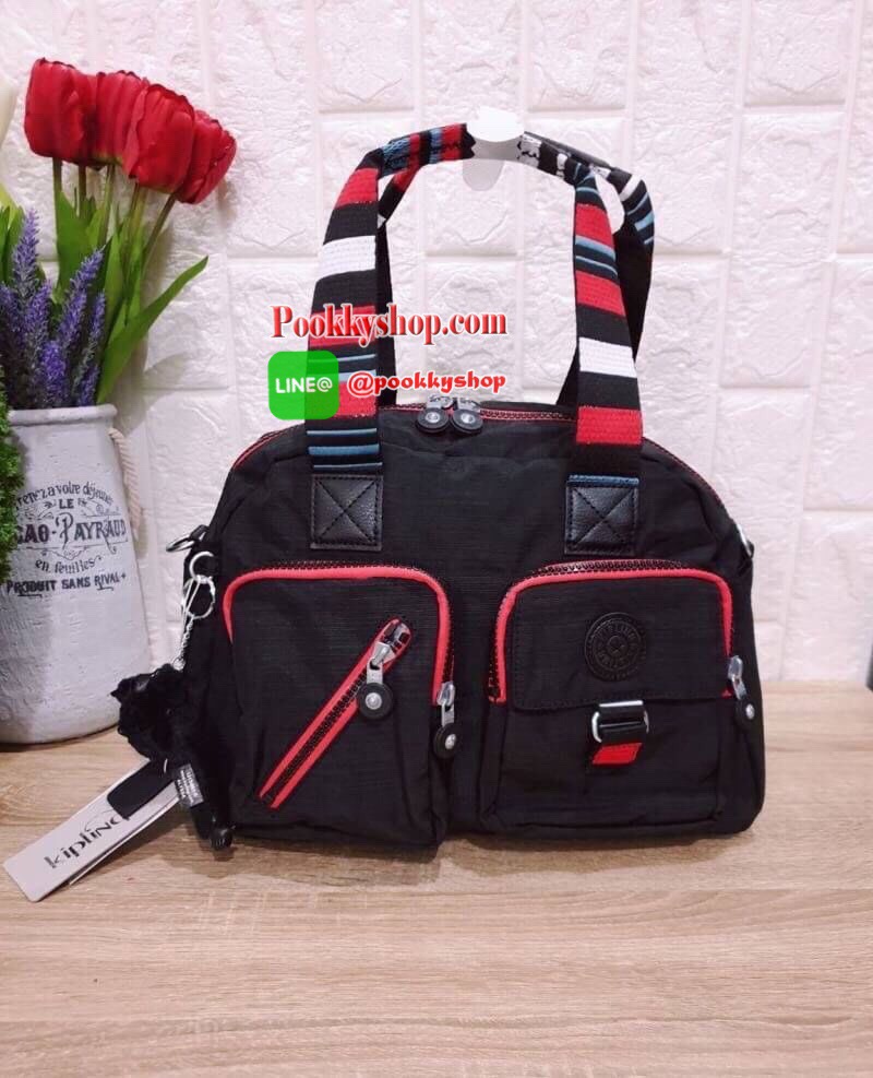 Kipling Women’s Defea Top-Handle Bag กระเป๋าถือหรือสะพายทรงตั้งสวย มีช่องใส่ของแยกเป็นสัดส่วนทั้งด้านในและนอก มีสายสะพายถอดและปรับความยาวได้ฟรีไซส์ มาพร้อมพวงกุญแจลิง น่าใช้คุ้มค่ามากๆจ้า