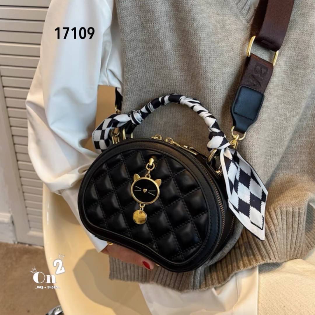 กระเป๋าแฟชั่นทรงกลม สไตล์มินิมอล หนังpu งานปั้มนูน ซิปคู่อะไหล่ทองสายสะพายโซ่ยาวแบบ Cross body ทรงสวยงานน่ารักมากค่ะ