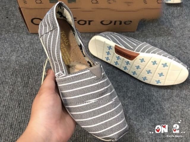Toms Shoes พร้อมส่งค่ะส่งสุดฮิตรองเท้าสุดป๊อบมาทั้งลายNormal และลาย limited edition ใครรอรุ่นนี้อยู่ห้ามพลาดนะคะ