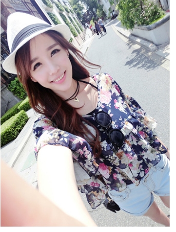 เสื้อแฟชั่นลายดอกบอสซัม ผ้าชิฟฟอนพริ้วๆตัดต่อชายเลเยอร์ น่ารักๆสีน้ำเงินเข้ม